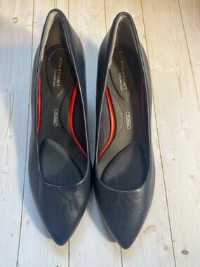 Rockport Total Motion Navy Leather Pointed-Toe Kitten Heel Pumps Size 7.5M